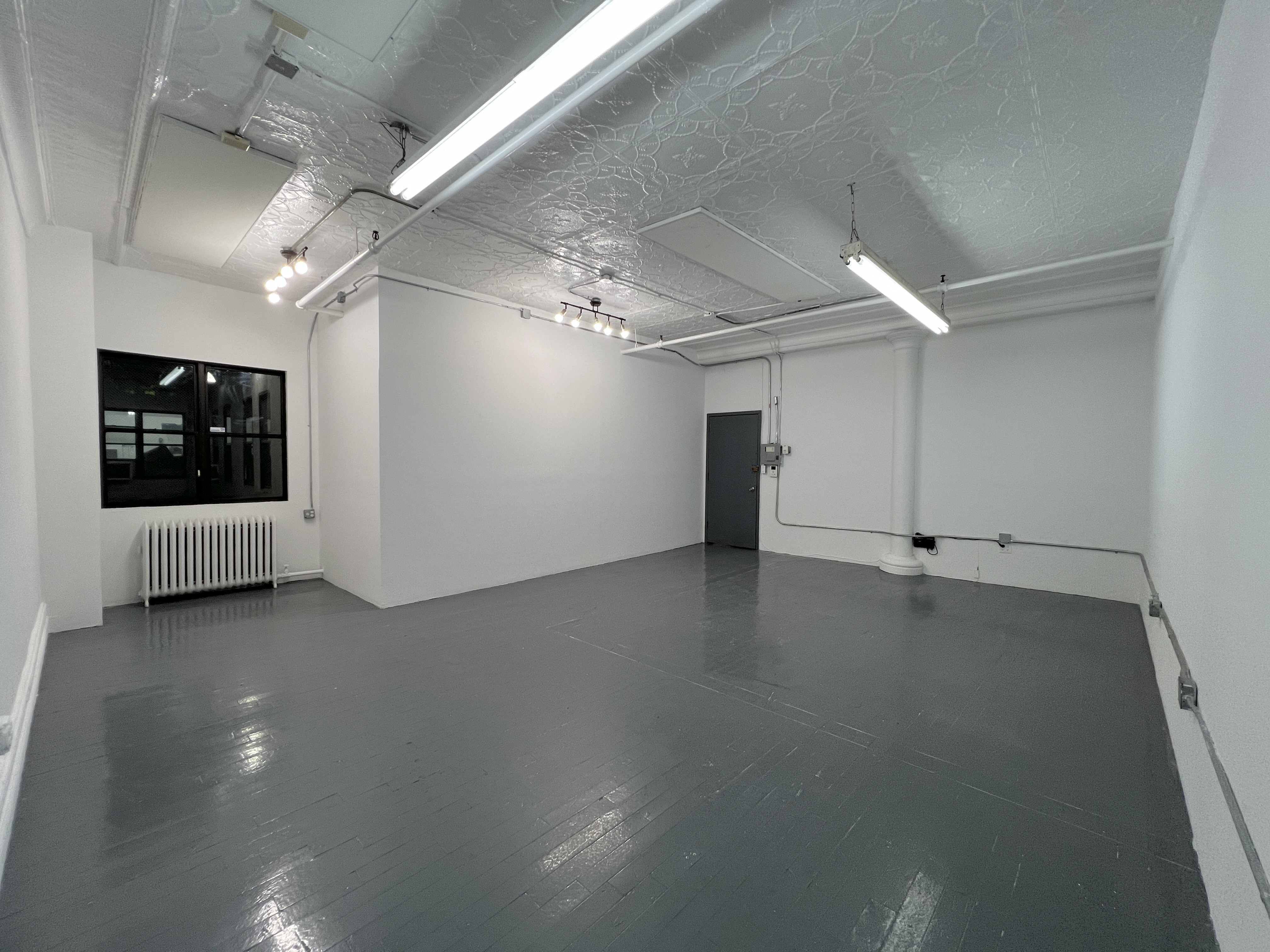 approx. 525 sq ft #B10